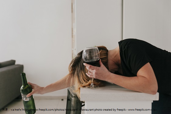 woman-drank-too-much-wine woman-drank-too-much-wine